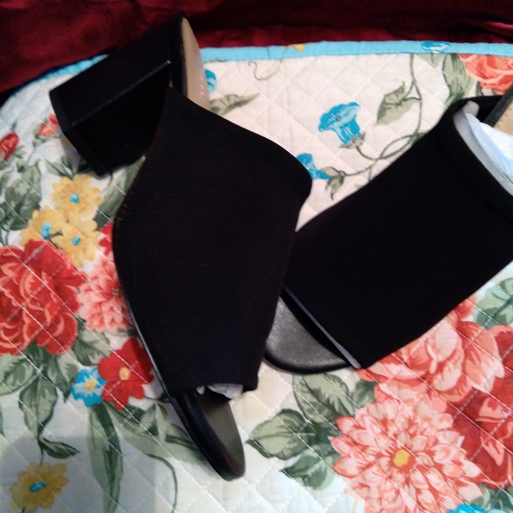 Black heals - Picture 2 of 3